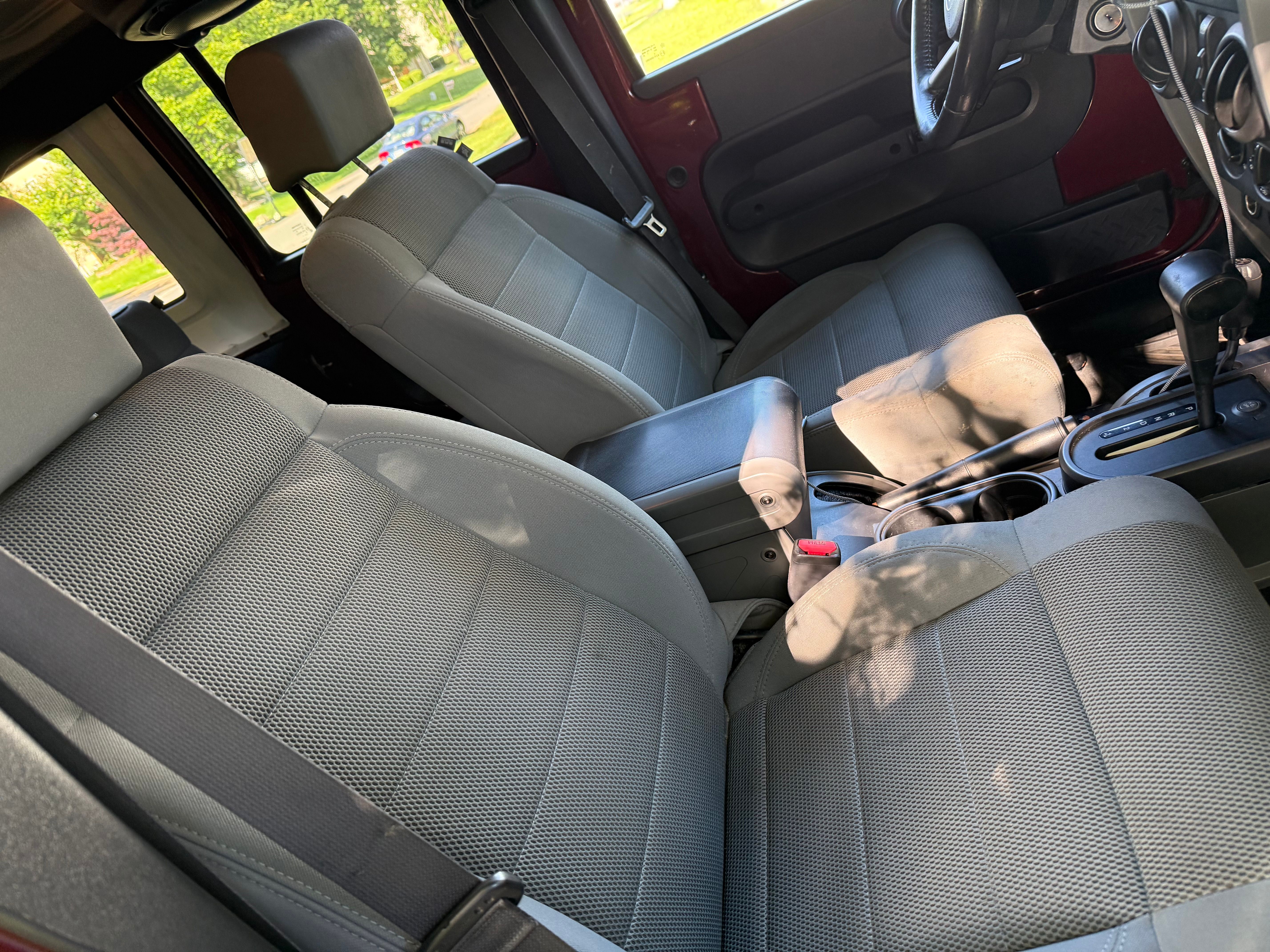 Used 2007 Jeep Wrangler Unlimited Rubicon w/ Dual Top Group AWD/4WD image 13