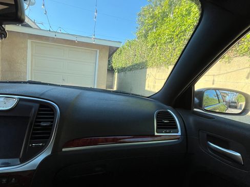 Used 2013 Chrysler 300 image 8