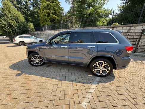 Used 2020 Jeep Grand Cherokee Limited AWD/4WD image 17