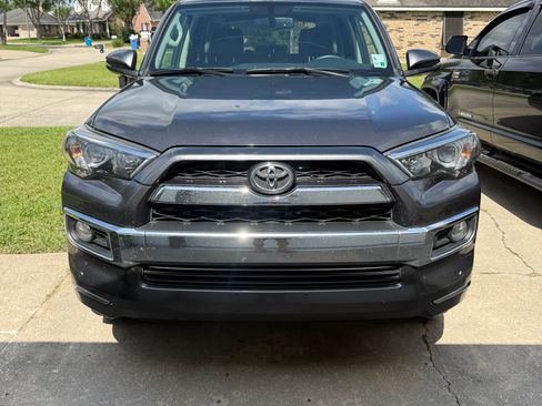 Used 2019 Toyota 4Runner Limited AWD/4WD image 2