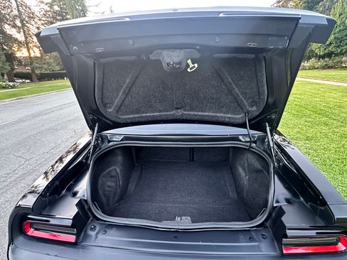 Used 2016 Dodge Challenger R/T Plus image 9