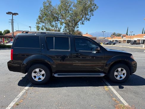 Used 2010 Nissan Pathfinder S image 5