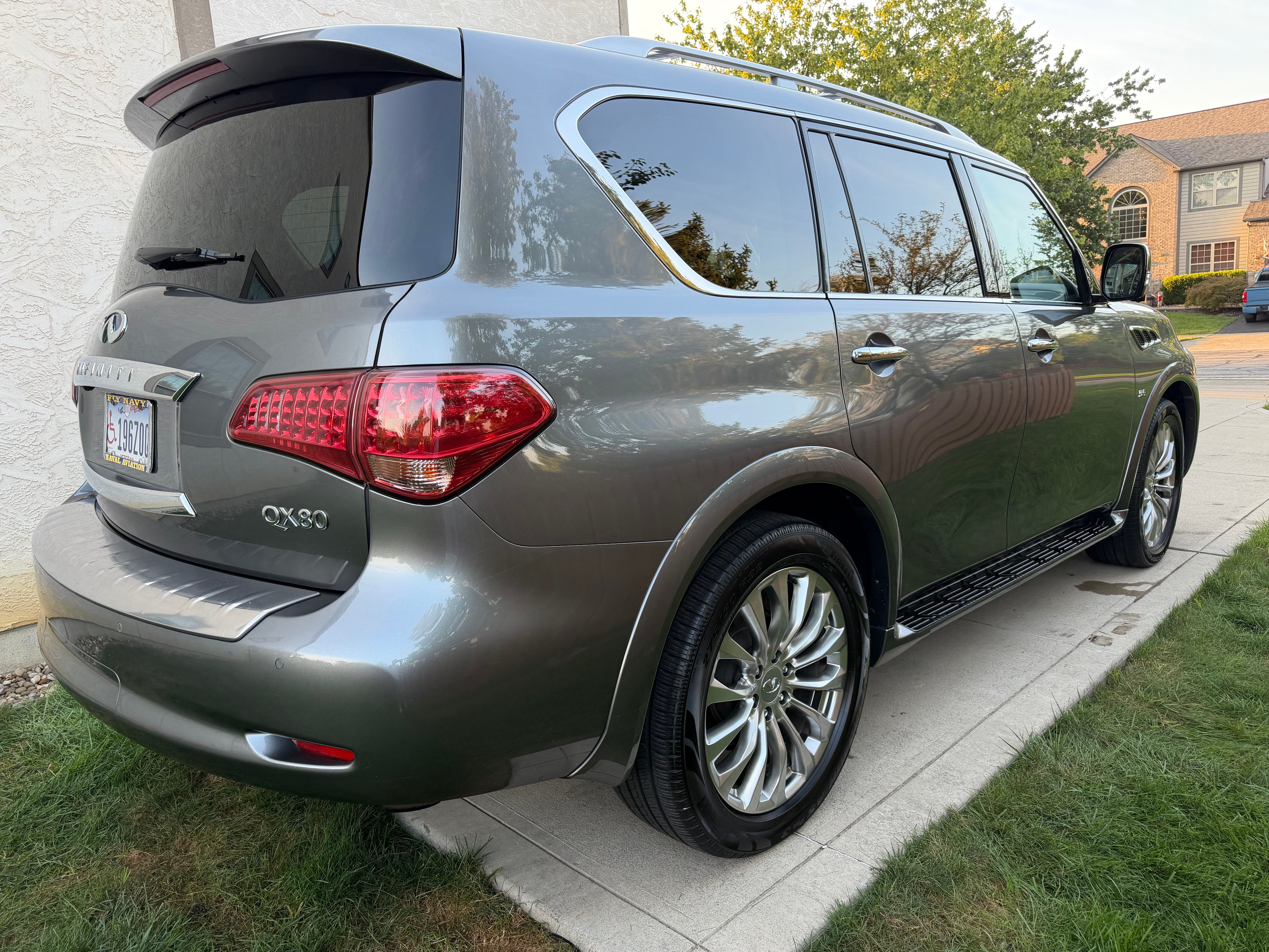 Used 2017 INFINITI QX80 4WD w/ Deluxe Technology Package image 9