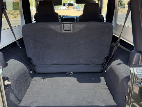 Used 2006 Jeep Wrangler Unlimited Rubicon AWD/4WD image 12