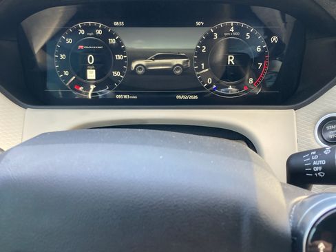 Used 2019 Land Rover Range Rover Velar R-Dynamic SE image 17