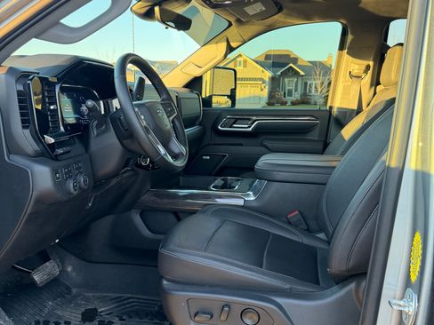 Used 2025 Chevrolet Silverado 3500 LTZ w/ LTZ Plus Package image 12