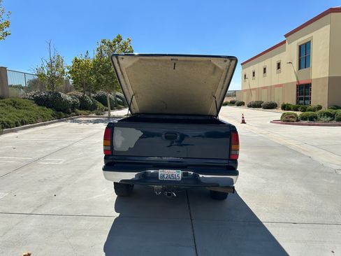 Used 2007 GMC Sierra 2500 SLE w/ Heavy-Duty Power Package RWD image 9