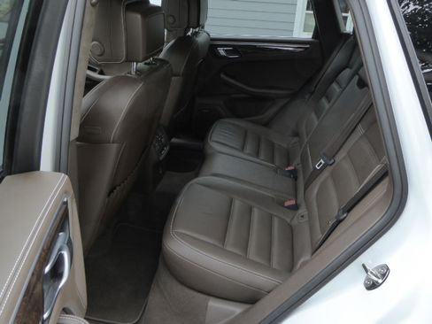 Used 2017 Porsche Macan Turbo image 17