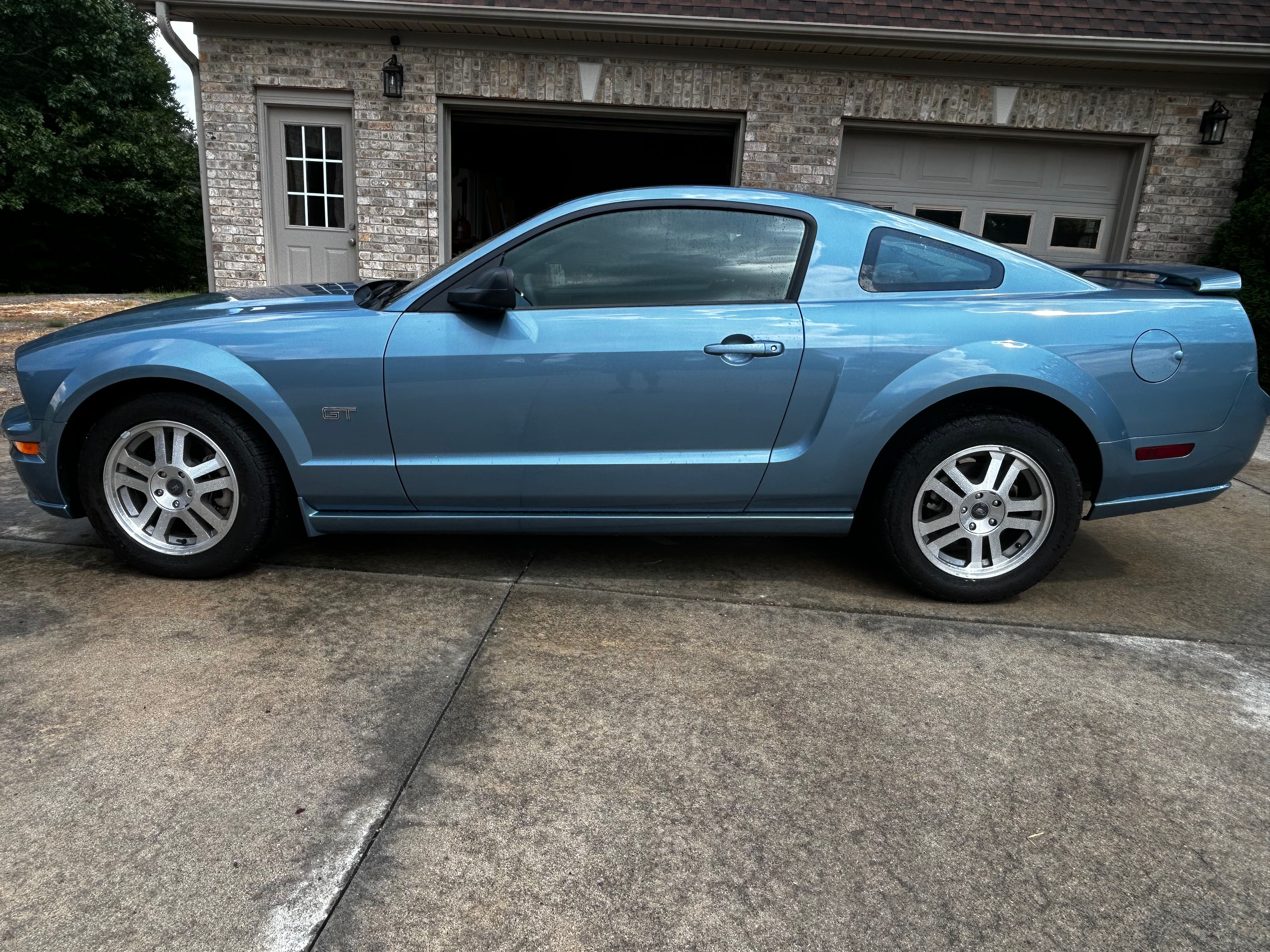 Used 2005 Ford Mustang GT RWD image 10