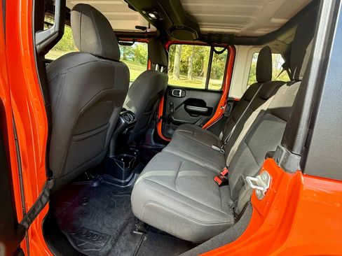 Used 2018 Jeep Wrangler Unlimited Sport image 6