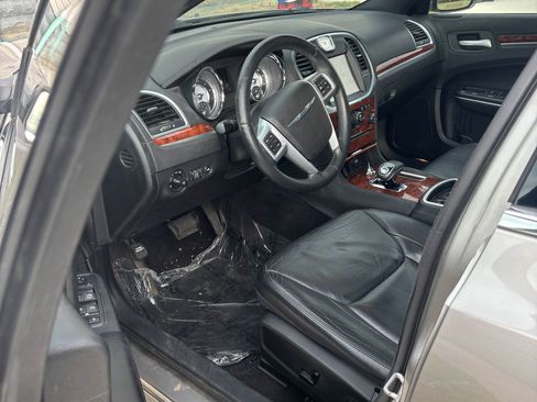 Used 2014 Chrysler 300 AWD w/ Driver Convenience Group image 6