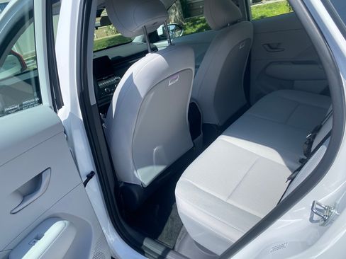 Used 2024 Hyundai Kona SE AWD/4WD image 8