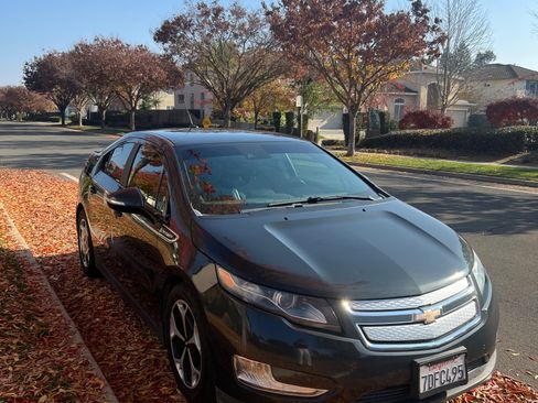 Used 2014 Chevrolet Volt Premium w/ Premium Trim Package image 2
