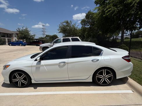 Used 2017 Honda Accord Sport image 10