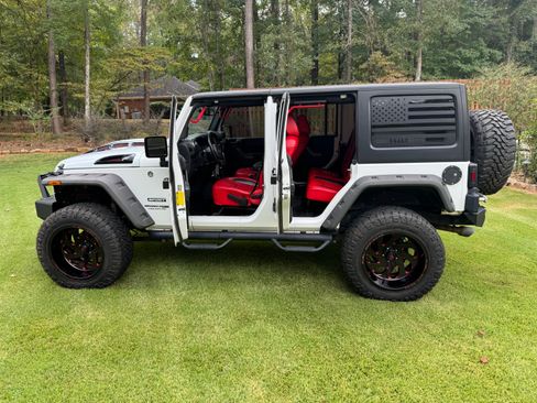 Used 2018 Jeep Wrangler Unlimited Sport S image 10