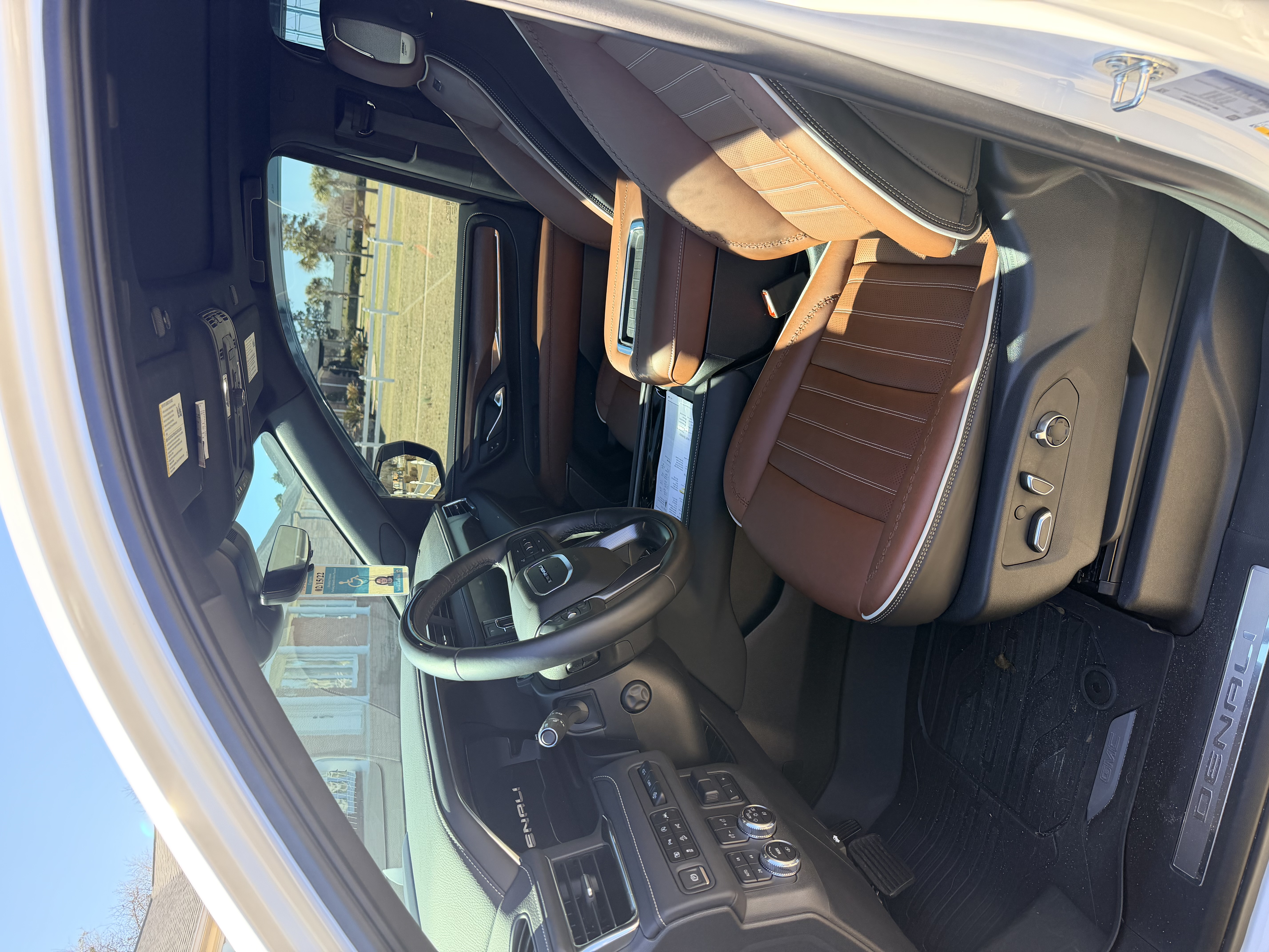 Used 2023 GMC Yukon Denali Ultimate AWD/4WD image 10