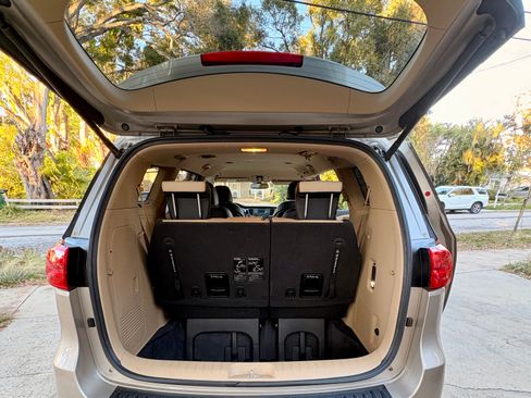 Used 2015 Kia Sedona EX w/ EX Premium Package image 14