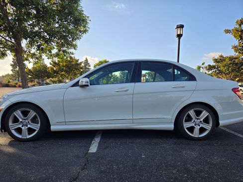 Used 2010 Mercedes-Benz C 300 Sedan image 4