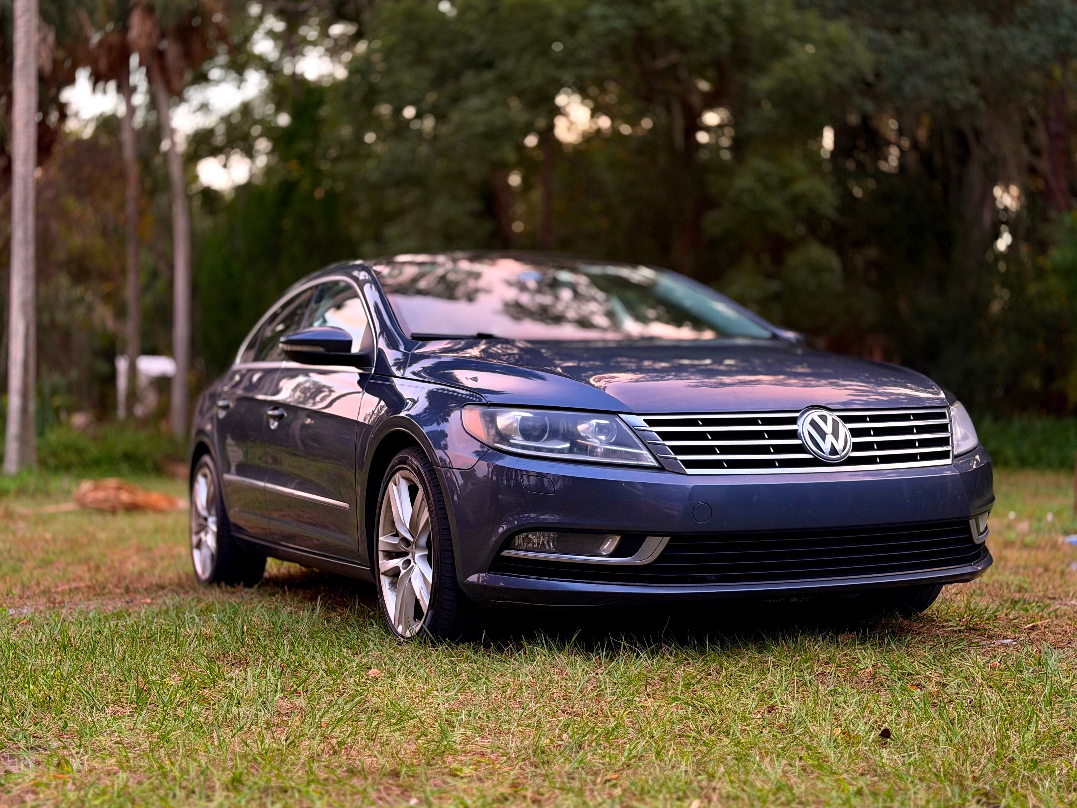 Used 2013 Volkswagen CC Lux FWD image 2