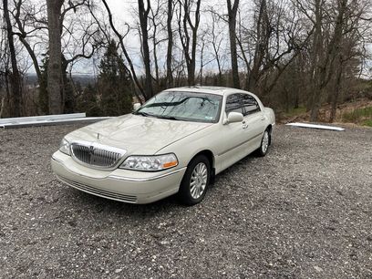 Used 2005 Lincoln Town Car Signature