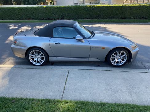 Used 2005 Honda S2000 image 5