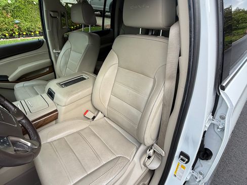 Used 2019 GMC Yukon XL Denali w/ Denali Ultimate Package AWD/4WD image 12