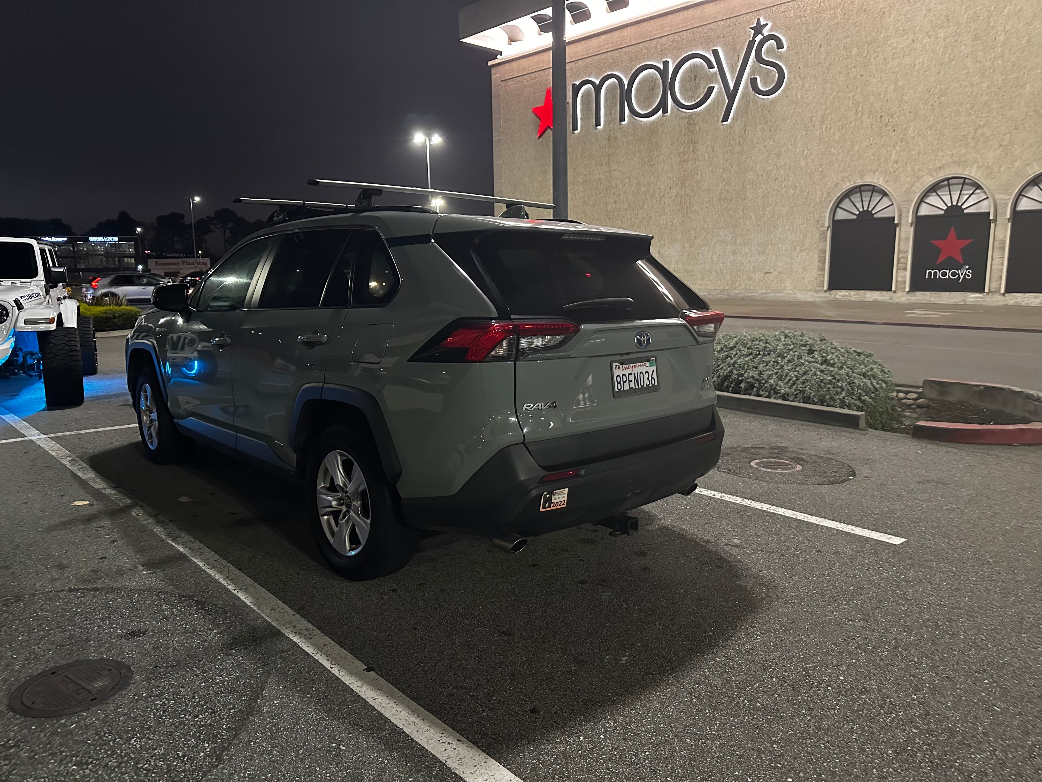 Used 2020 Toyota RAV4 XLE w/ Convenience Package AWD/4WD image 8