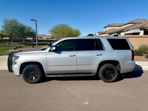 Used 2020 Chevrolet Tahoe 2WD w/ Remote Keyless Entry Package image 2