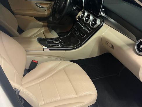 Used 2017 Mercedes-Benz C 300 Sedan image 5