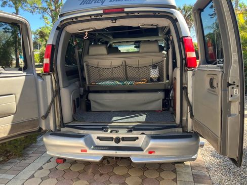 Used 2004 GMC Savana 1500 Van 3D w/ Preferred Equipment Group image 6