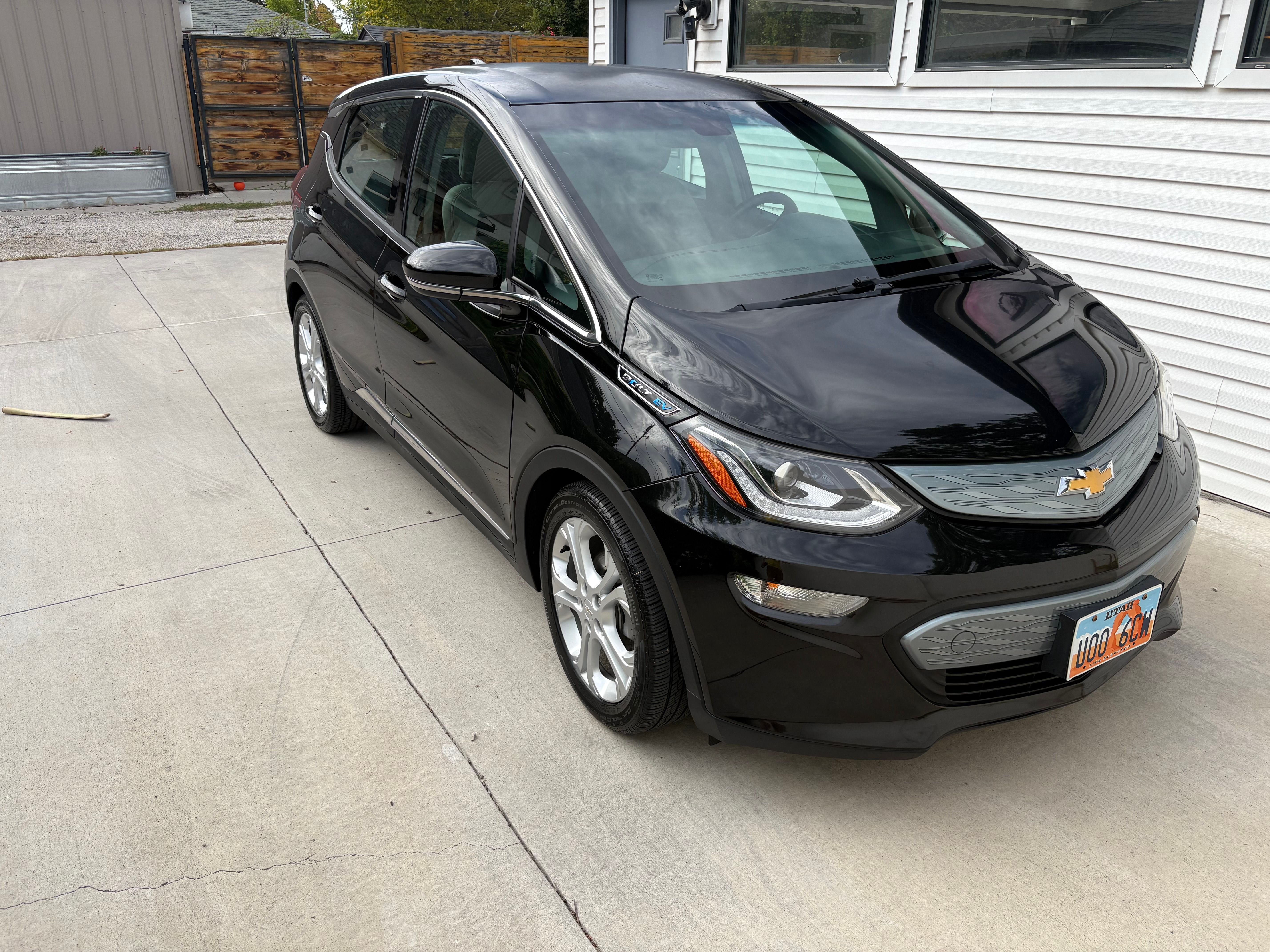 Used 2017 Chevrolet Bolt LT FWD image 4