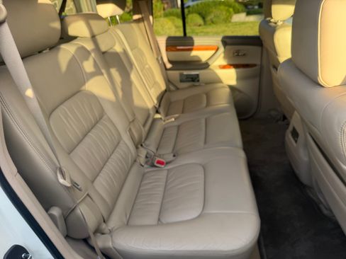 Used 2004 Lexus LX 470 4WD image 8