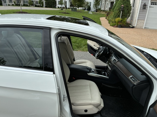 Used 2014 Mercedes-Benz E 550 4MATIC Sedan image 16