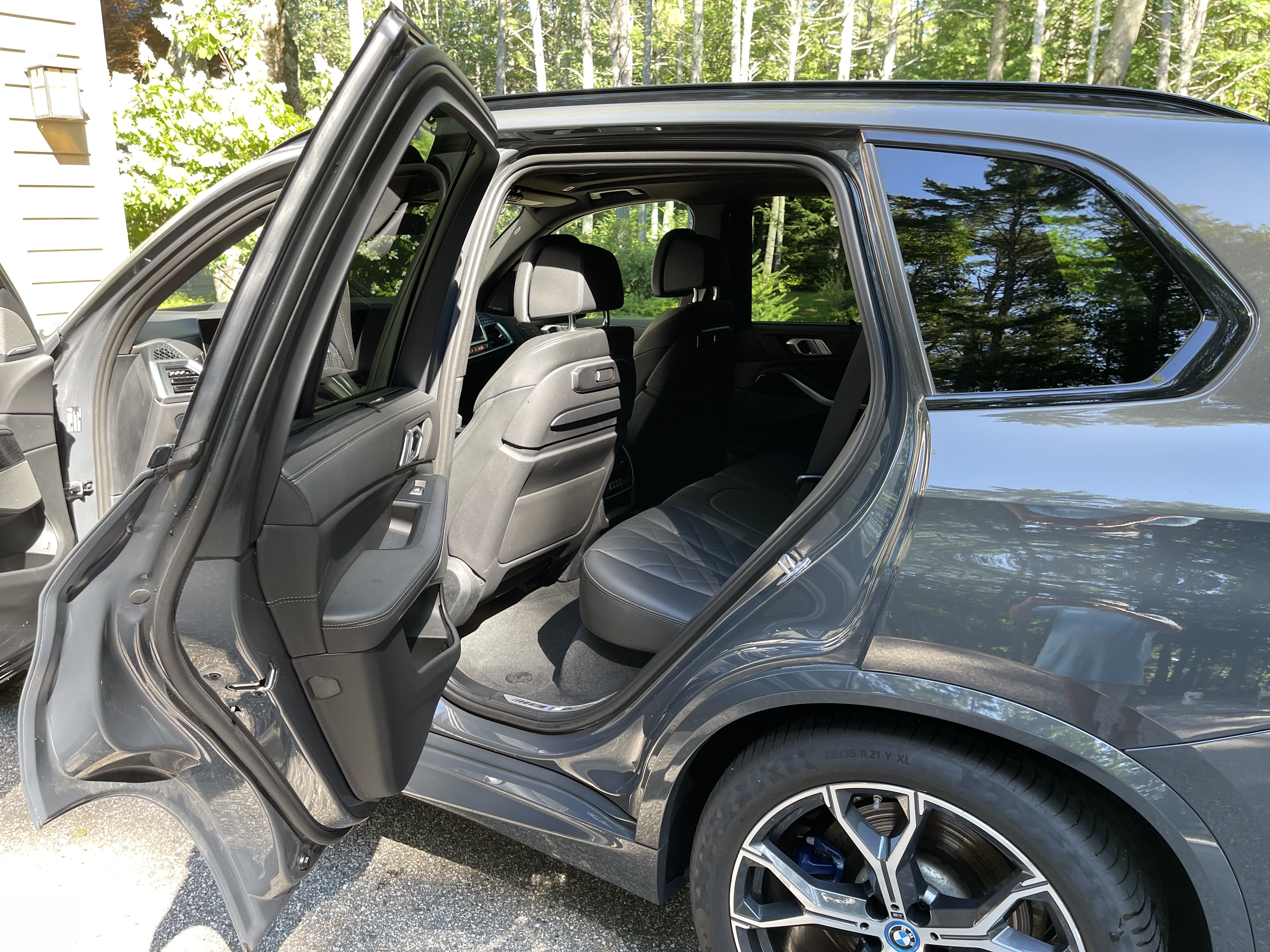 Used 2025 BMW X5 xDrive50e w/ Executive Package AWD/4WD image 2