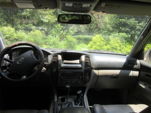 Used 2003 Toyota Land Cruiser AWD/4WD image 8