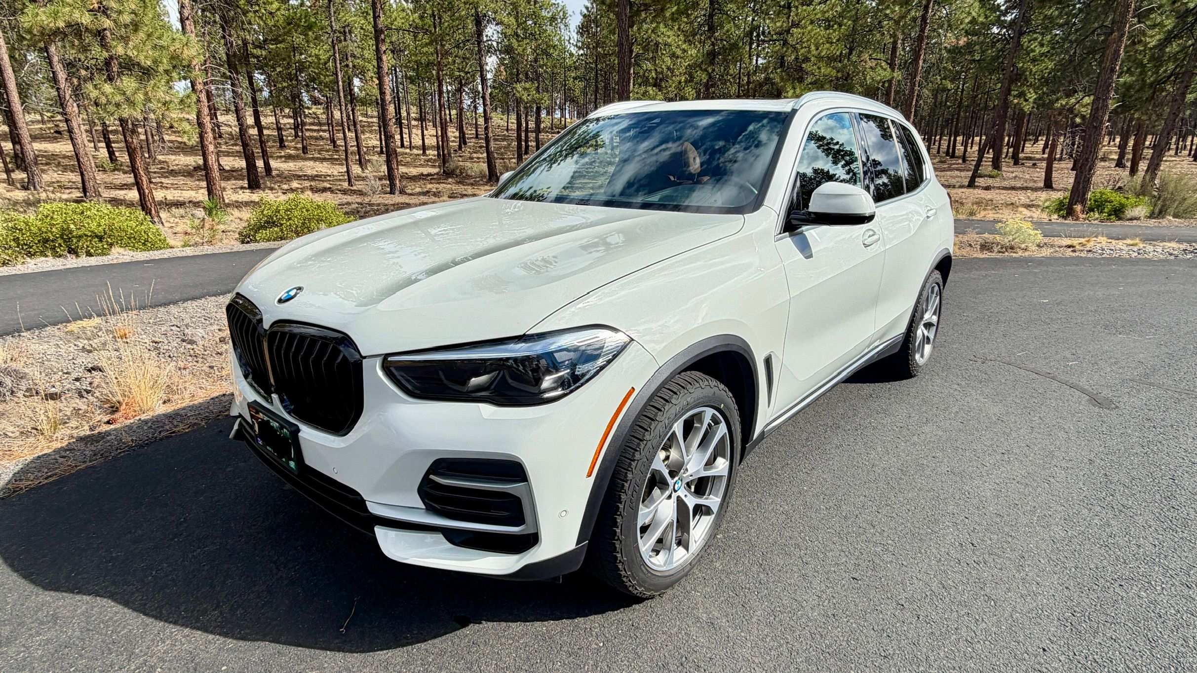 Used 2022 BMW X5 xDrive40i w/ Premium Package AWD/4WD image 1