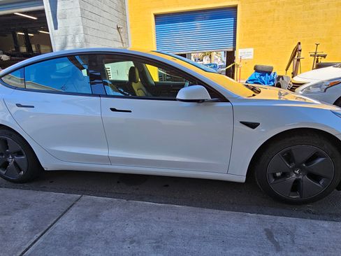 Used 2023 Tesla Model 3 Standard Range image 5