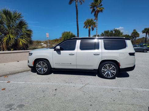 Used 2022 Jeep Grand Wagoneer Series III image 4