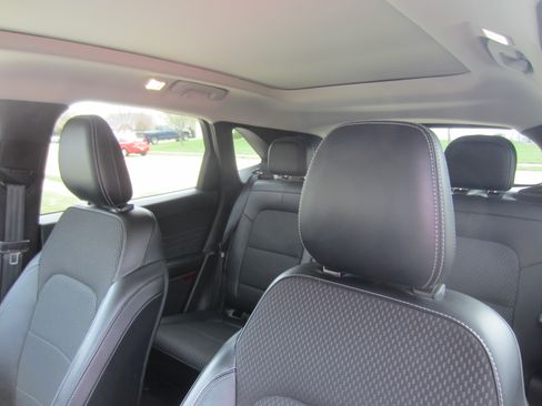 Used 2023 Ford Escape SE w/ Class II Trailer Tow Package image 11