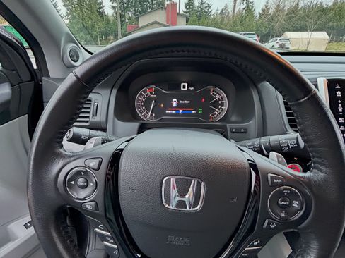 Used 2017 Honda Pilot Touring image 17