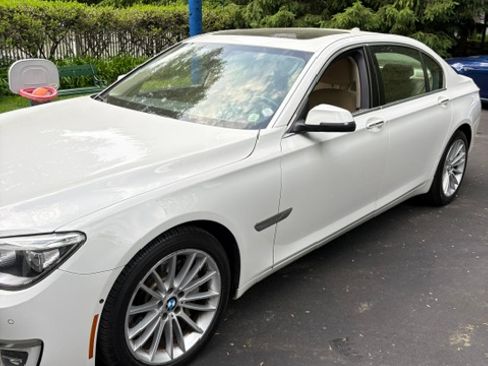 Used 2015 BMW 750Li RWD image 24