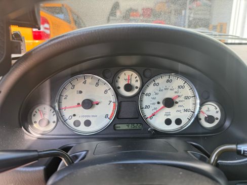 Used 2002 MAZDA MX-5 Miata LS RWD image 13
