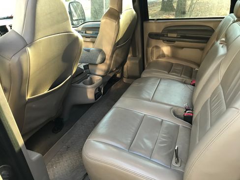 Used 2004 Ford Excursion XLT image 10