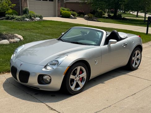 Used 2007 Pontiac Solstice GXP w/ Premium Package image 2