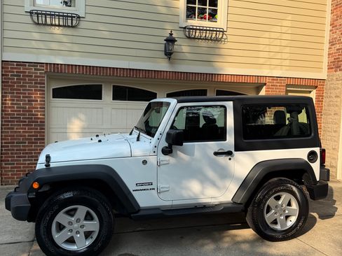Used 2015 Jeep Wrangler Sport w/ Quick Order Package 24S AWD/4WD image 4