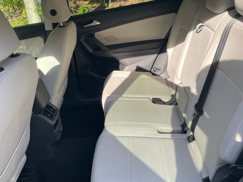 Used 2019 Volkswagen Tiguan SE AWD/4WD image 12