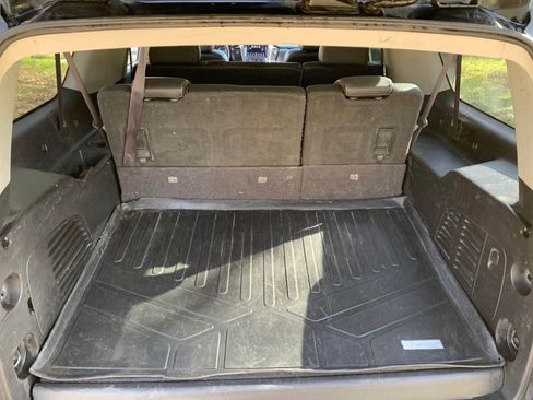 Used 2017 Chevrolet Suburban LT image 12