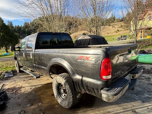 Used 2003 Ford F350 XLT image 2