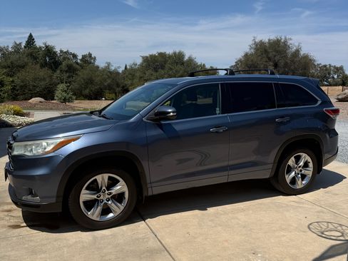 Used 2014 Toyota Highlander Limited AWD/4WD image 1