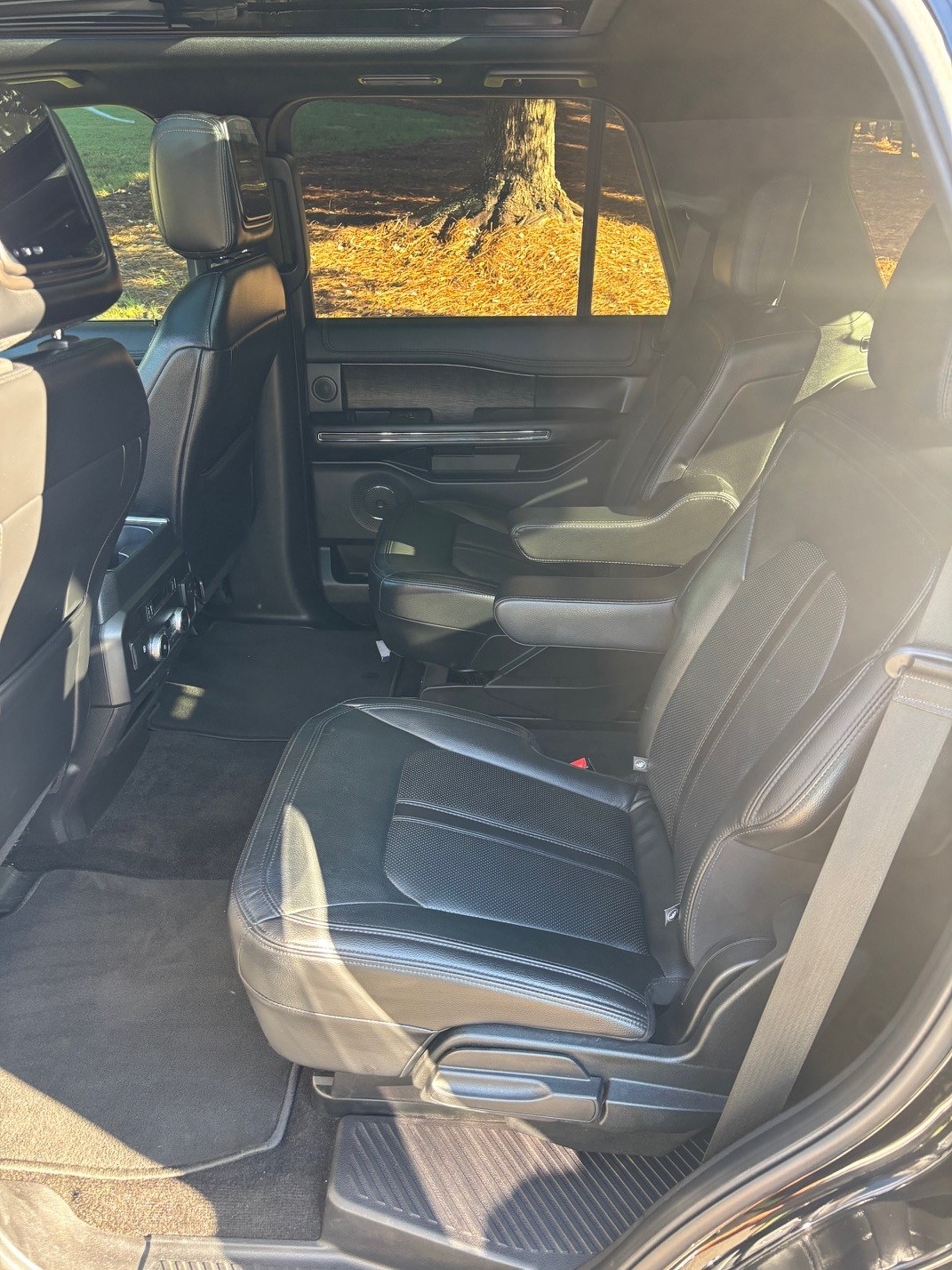Used 2019 Ford Expedition Limited w/ Equipment Group 301A RWD image 8